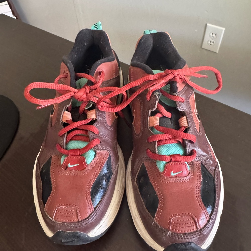 Nike Red and Black Sneakers Low-Top Athletic Style